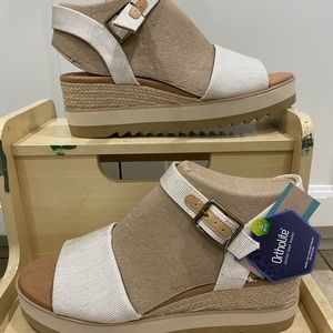 New in box size 10 Diana TOMS